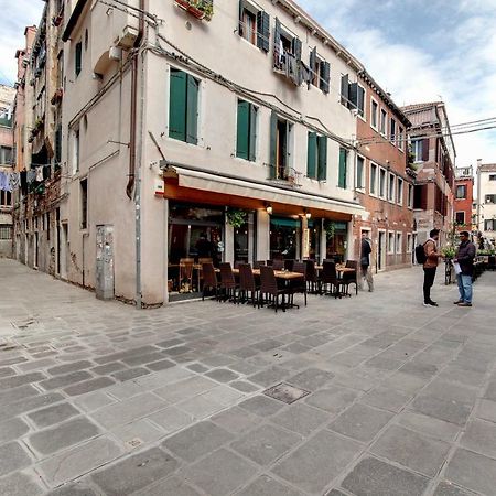 Charming Castello Apartments By Wonderful Italy Венеция Экстерьер фото
