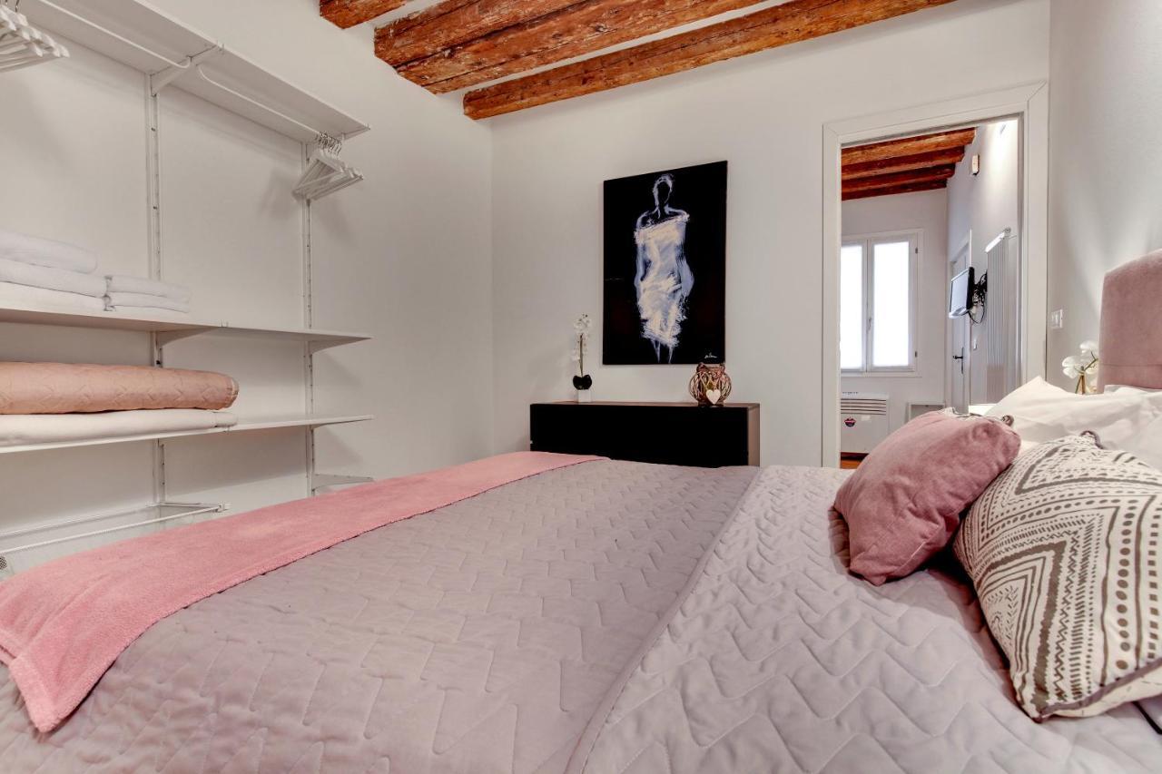 Charming Castello Apartments By Wonderful Italy Венеция Экстерьер фото